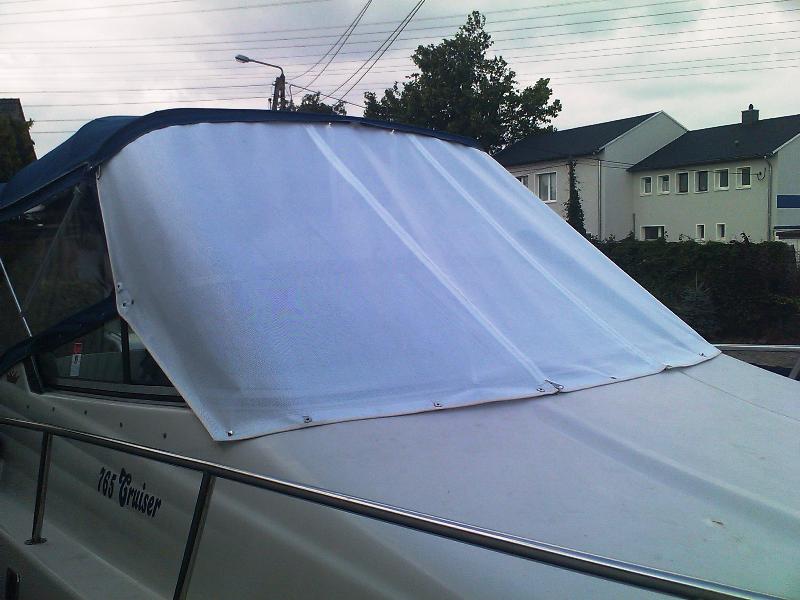 Motoryachten mit Bimini-Top, Sonnenschutz
